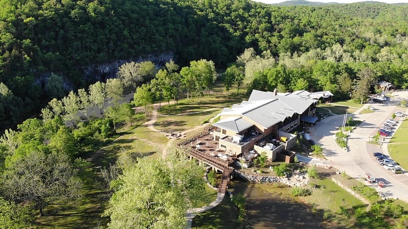 Betty Lea Lodge, Echo Bluff